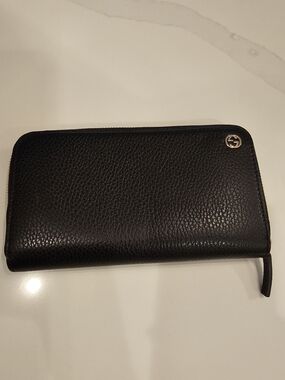 Gucci Black Leather Zip-Around Wallet